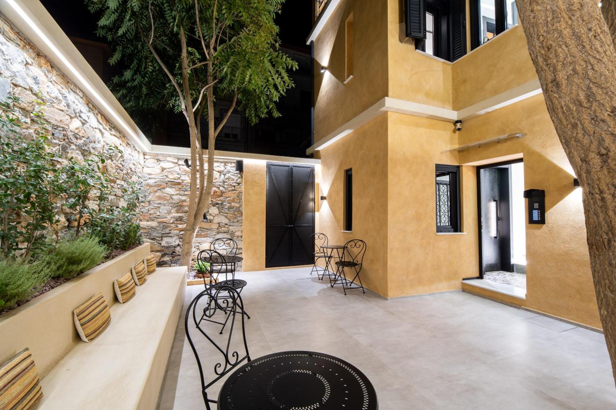 Frida Kahlo - Le Petit Bati Apartment Volos Exterior photo